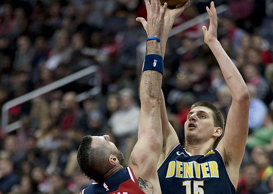 的表现并不 的表现并不